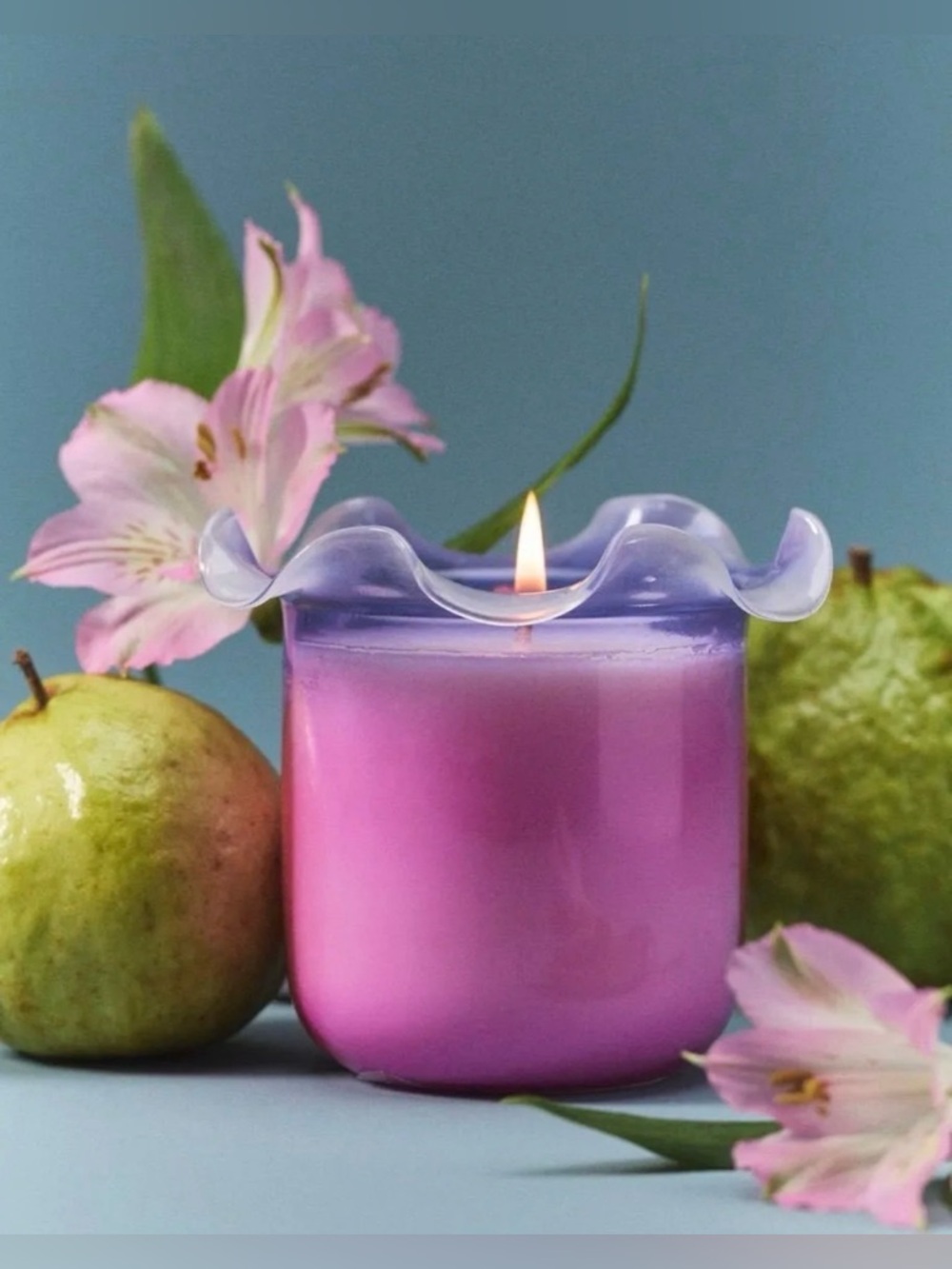 112-Anthropologie Ruffle Top Fruity
Hibiscus & Pink Guava Glass
Candle, NWT